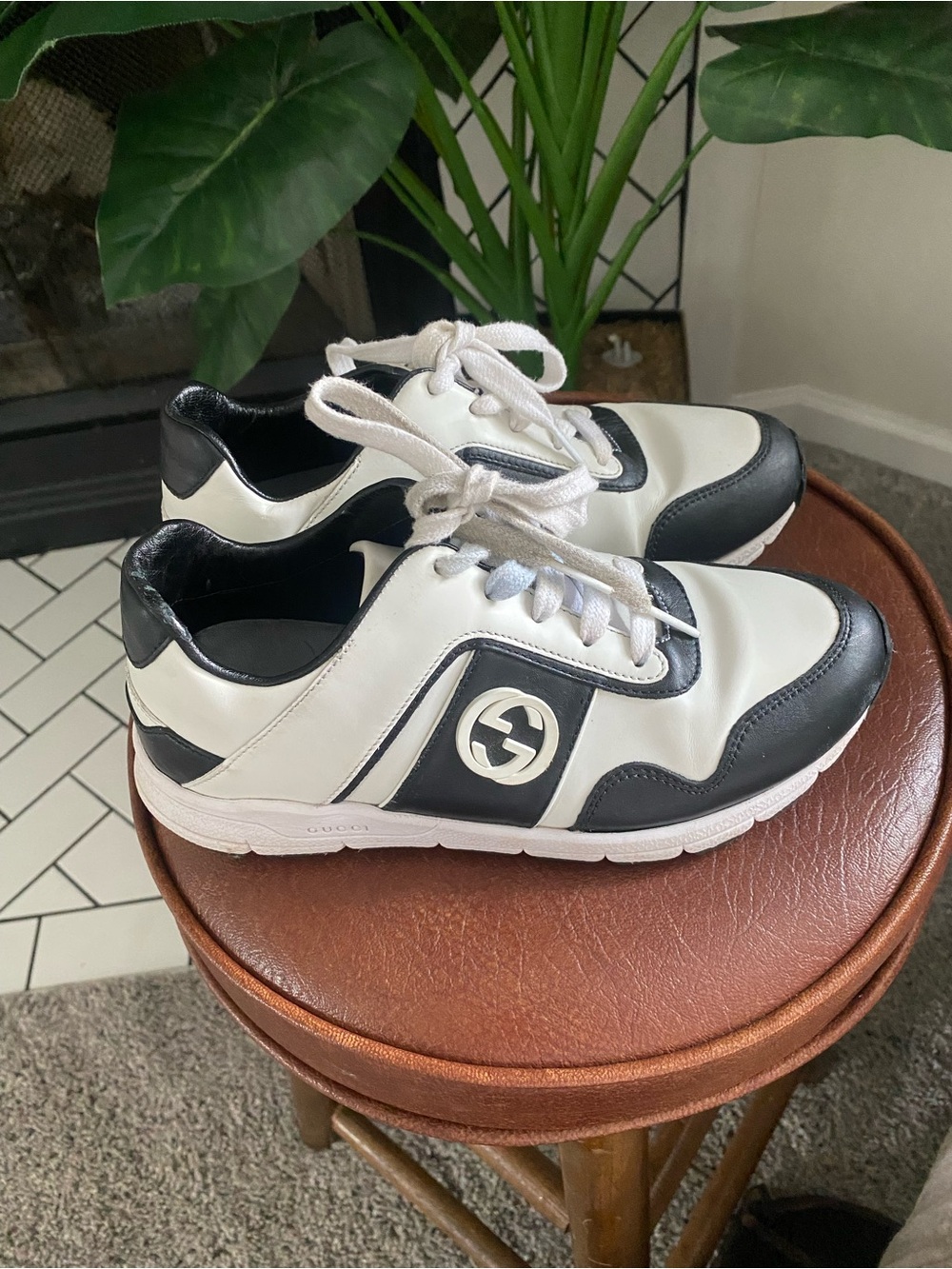 Gucci Interlocking G Black & White Leather Sneakers Size 35